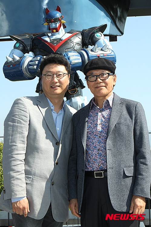 【서울=뉴시스】민병천(왼쪽), 김청기 감독