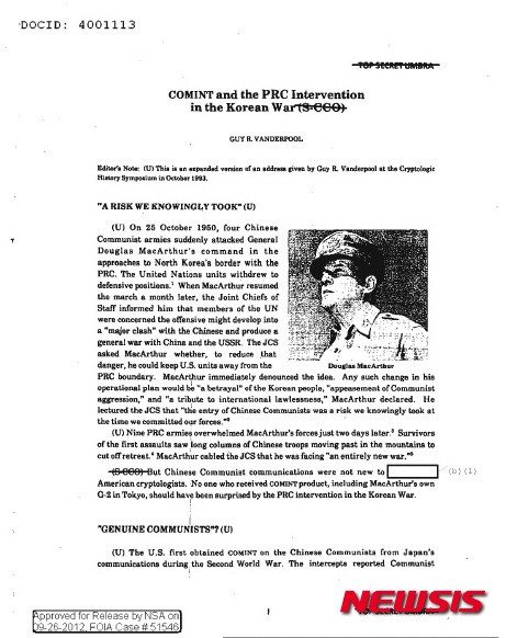 【뉴욕=뉴시스】9.15 인천상륙작전의 영웅 더글라스 맥아더(1880-1964) 장군이 무능한 패장이라는 주장과 함께 맥아더가 공산화된 중국의 수복을 위해 중국 연안을 공격하려 했다는 관련 문서의 존재가 밝혀져 주목되고 있다. 뉴시스가 13일 입수한 에드워드 마롤다 박사의 '미 제7함대 역사'(2012 미해군성 발행)에 따르면 맥아더는 1951년 4월7일 동해에 있던 7함대 소속 77기동대(Task Force 77) 의 두 항공모함을 대만 해협 중국 측 해안 근처로 파견하며 무력시위를 지시한 것