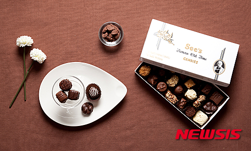 【서울=뉴시스】유희연 기자 = 전 세계인의 사랑을 받아온 초콜릿은 나라 별 대표 브랜드가 많다. 사진은 미국을 대표하는 브랜드 중 하나인 씨즈캔디의 초콜릿 제품. (사진=한스텝 제공)&nbsp;&nbsp;&nbsp; lovely_jh@newsis.com