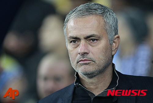 Chelsea manager Jose Mourinho watches his players the Champions League Group G soccer match between Dynamo Kiev and Chelsea FC in Kiev, Ukraine, Tuesday, Oct. 20, 2015. (AP Photo/Sergei Chuzavkov)