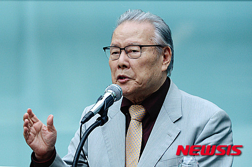 [서울=뉴시스]이어령 전 초대 문화부 장관의 생전 모습. (사진=뉴시스 DB). 2015.10.23. 