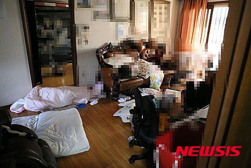 【청주=뉴시스】박재원 기자 = 25일 오전 4시46분께 충북 청주시의 한 아파트에서 일가족 3명이 번개탄을 피워 동반 자살을 시도한 것으로 추정되는 사건이 발생해 1명이 숨지고, 2명이 병원으로 옮겨졌다. 2015.10.25. pjw@newsis.com