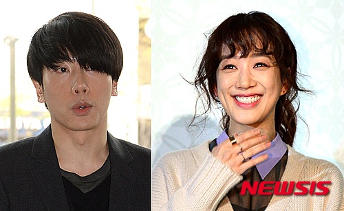 【서울=뉴시스】이재훈 기자 = 가수 박효신(34)과 그룹 '샤크라' 출신 탤런트 정려원(34)이 결혼을 전제로 교제중이라는 설을 부인했다.&nbsp; 이들의 양 소속사는 "두 사람은 친분조차 없다"며 "결혼설은 물론 열애설도 사실 무근"이라고 밝혔다.&nbsp; 정려원이 박효신의 콘서트에 초대를 받은 적은 있으나, 친분을 나누지는 않았다는 것이다.&nbsp; 1999년 '해줄 수 없는 일'로 데뷔한 박효신은 내로라하는 가창력으로 인기를 끌고 있다. '엘리자벳' '모차르트!' '팬텀' 등을 통해 뮤지컬배우로도 입지를 굳혔다.&nbsp; 정려원은 2000년 샤크라 1집 '한'으로 데뷔했다. 2004년 배우로 전향한 뒤 '내 이름은 김삼순' 등에 출연하며 인기를 누렸다. tvN 드라마 '풍선껌'에 출연 중이다.&nbsp;&nbsp; realpaper7@newsis.com 