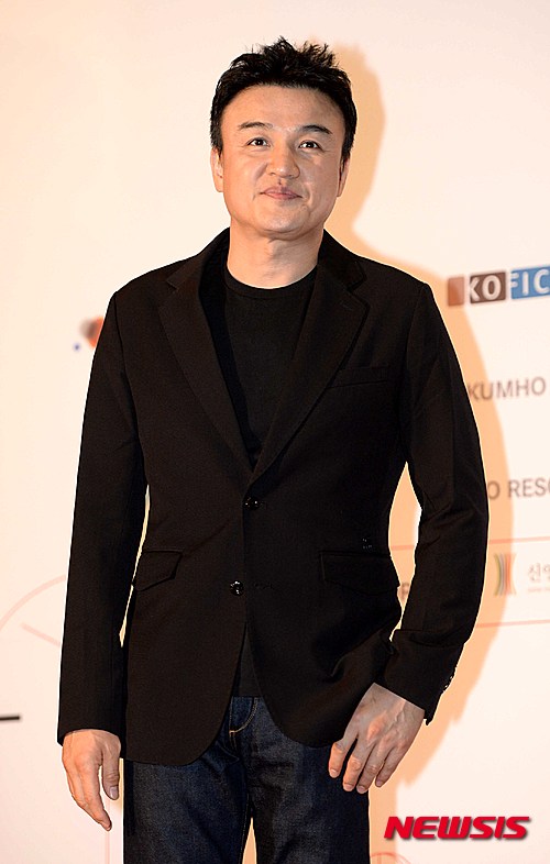 【서울=뉴시스】고범준 기자 = 5일 오후 서울 종로구 씨네큐브 광화문점에서 열린 '제13회 아시아나국제단편영화제' 개막식에서 배우 박중훈이 포즈를 취하고 있다.제13회 아시아나국제단편영화제(AISFF:Asiana International Short Film Festival)는 씨네큐브 광화문과 메가박스 아트나인에서 오는 10일까지 진행된다. 2015.11.05. bjko@newsis.com