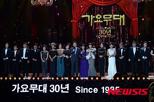 【서울=뉴시스】신효령 기자 = 흘러간 노래와 트로트를 부르며 향수와 추억을 되새기는 KBS 1TV '가요무대'가 18일 방송 30주년을 맞이한다. snow@newsis.com