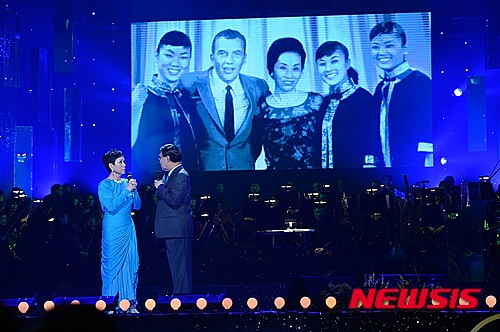 【서울=뉴시스】신효령 기자 = 흘러간 노래와 트로트를 부르며 향수와 추억을 되새기는 KBS 1TV '가요무대'가 18일 방송 30주년을 맞이한다. snow@newsis.com