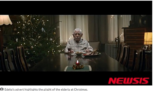 【서울=뉴시스】독일 대형 슈퍼마켓 에데카(EDEKA)가 2015년 제작해 세계적 관심을 모았던 "귀가"란 제목의 2분짜리 TV 광고 . 유튜브 조회수 2000만 건을 돌파한 이 광고는 독거 노인의 외로운 일상을 담고 있다. 2025. 07.17.
