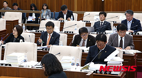 제9대 강원도의회 예산결산특별위원회 심의 모습. (사진=강원도의회 제공)