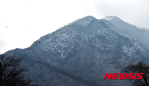 [계룡=뉴시스] 지난 2015년 12월4일 충남 계룡시 계룡산에 눈이 쌓여있다. (사진=뉴시스 DB). photo@newsis.com