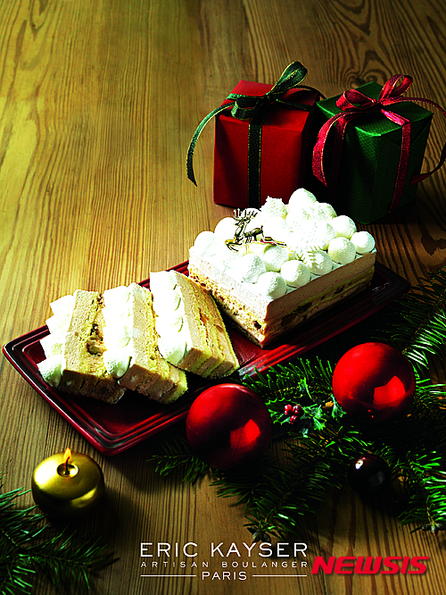 【서울=뉴시스】프랑스 프리미엄 베이커리 ‘에릭케제르’가 오는 25일까지 크리스마스 케이크 '부슈 드 노엘'을 선보인다. 
