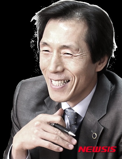 【창원=뉴시스】 홍정명 기자 = 세계적 주방용품기업 ㈜해피콜 이현삼 회장. 오는 10일 오후 4시30분 경남창원조경제혁신센터에서 열리는 'I-Gen 에그데이' 행사 때 초청특강을 할 예정이다.2015.12.08.(사진=해피콜 제공) photo@newsis.com