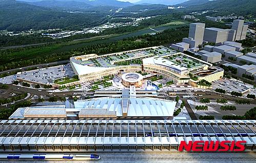 【울산=뉴시스】유재형 기자 = 롯데쇼핑이 총 2572억 원을 들여 울주군 삼남면 울산역 앞 부지 7만 5395㎡에 연면적 18만 468㎡, 지하 1층 지상 4층 규모로 개발 계획인 울산역 복합환승센터의 조감도.2015.12.14.(사진= 울산시 제공)&nbsp; photo@newsis.com