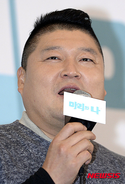 【서울=뉴시스】최진석 기자 = 방송인 강호동이 15일 오후 서울 마포구 상암동 스탠포드호텔 서울에서 열린 JTBC 새 예능 '마리와 나' 제작발표회에 참석해 인사말을 하고 있다. 2015.12.15. myjs@newsis.com