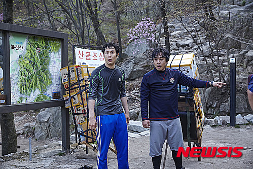 [리뷰]웃음도, 감동도 그저 무난하다…영화 '히말라야'