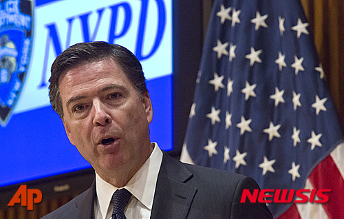 【워싱턴=AP/뉴시스】제임스 코미 미국 연방수사국(FBI) 국장은 16일(현지시간) 뉴욕경찰 본부에서 열린 뉴욕경찰 쉴드 회의에 참석해 극단주의 무장단체 이슬람국가(IS)에 대해 대변혁화된 테러방식을 쓰고 있다고 말했다. 2015.12.17