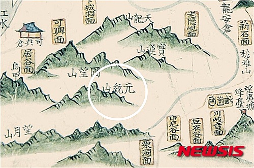 【음성=뉴시스】강신욱 기자 = 충북 음성군은 감곡면 사곡리·영산리·월정리에 걸친 원통산의 한자 표기를 바꾸기로 했다. 현재 원통산 한자 표기는 '怨慟山'으로, 이를 음성읍지나 조선환여승람 등 옛 문헌의 '圓通山'으로 바꾼다는 계획이다. 음성읍지 등보다 앞선 문헌인 '여지도서' 충원현 조에는 '元統山'(원안)으로 다른 한자로 표기돼 있다. 2015.12.22. (사진=국립중앙도서관 자료 캡처) photo@newsis.com