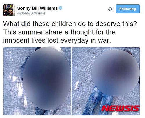 【서울=뉴시스】레바논 베카 계곡에 있는 시리아 난민수용소를 방문한 유엔아동기금(유니세프) 홍보대사 소니 빌 윌리엄스가 촬영한 두 소년의 주검 사진이 논란을 부르고 있다. 뉴질랜드의 럭비 스타 윌리엄스를 지지하는 사람들은 시리아 난민들의 처참한 상황을 있는 그대로 잘 알려주었다고 칭송하고 있지만 반대하는 사람들은 너무 처참한 모습을 생생하게 보여주는 사진을 그대로 올려 반감을 일으킨다며 좀더 신중했어야만 했다고 비난하고 있다. 윌리엄스가 트위터에 올린 사진을 야후 뉴스가 일부 가린 모습. <사진 출처 : 야후 뉴스> 2015.12.30