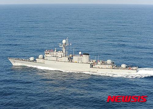 【서울=뉴시스】동해급 초계함(PCC) 9번함 김천함의 기동모습. 2015.12.31 (사진=해군본부 제공) photo@newsis.com 