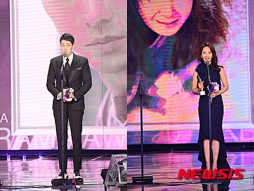 【서울=뉴시스】소지섭(왼쪽)과 채시라가 KBS 연기대상에서 최우수 연기상을 수상했다.