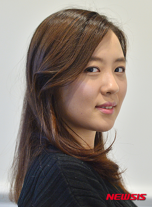 【서울=뉴시스】고승민 기자 = 연극 '에쿠우스'에서 질 메이슨 역을 맡아 열연하고 있는 배우 김예림이 31일 오후 서울 대학로 수현재씨어터에서 뉴시스와 인터뷰를 하기 전 포즈를 취하고 있다. 2016.01.05.&nbsp; kkssmm99@newsis.com