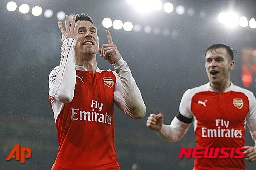 Arsenal's Laurent Koscielny celebrates scoring a goal during the English Premier League soccer match between Arsenal and Newcastle United at Emirates stadium in London, Saturday, Jan. 2, 2016. (AP Photo/Kirsty Wigglesworth)
