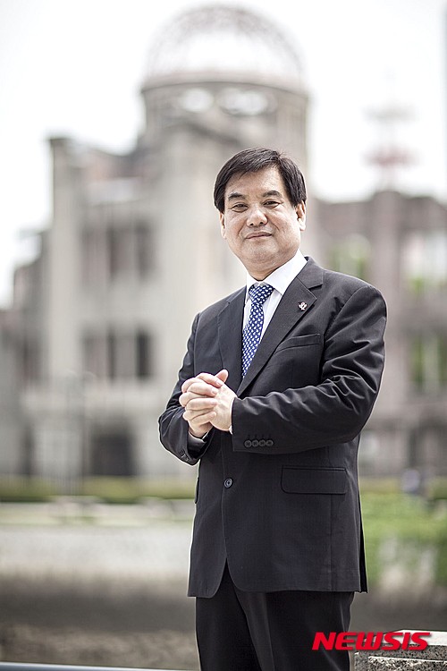 【서울=뉴시스】차길진 대표·사단법인 후암미래연구소 = 흔히 기본에 충실하자는 말을 많이 한다. 그 말은 기본에 충실하지 못했다는 말과도 통한다.&nbsp; 지난 2015년 많은 사건사고가 생긴 것도 기본에 문제가 있었기 때문이라고 할 수 있다. 메르스 사태도 기본을 지키지 않은 인재였다. 세월호나 마우나 리조트 붕괴 사고도 기본을 지키지 않은 사고였다. 이처럼 나라가 흔들리고, 사회가 흔들리고, 가정이 흔들인 것은 모두 기본을 지키지 않아서이다. 사회질서법이 무시되고, 학교의 교권이 추락하여 무질서를 만든 것도 기본이 제대로 서지 않아서이다.&nbsp; www.hooam.com 