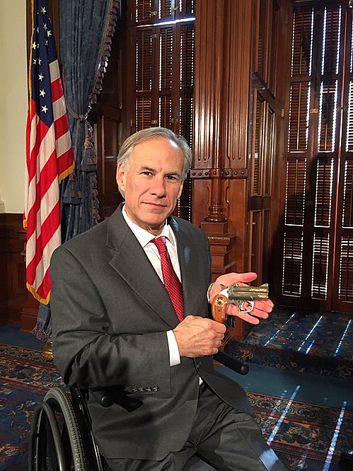 【서울=뉴시스】미국에서 총기 면허 보유자가 가장 많은 텍사사주의 그레그 애벗 주지사는 5일(현지시간) 버락 오바마 대통령의 총기규제 행정명령에 강력 반발했다. 그는 이날 트위터에 새로 구입한 권총을 손에 들고 찍은 사진을 게시했다. <출처: 트위터> 2016.1.6.