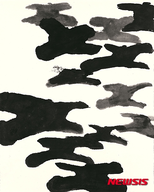 【서울=뉴시스】서세옥_사람들, People, 1999, 닥종이에 수묵, 173x139cm