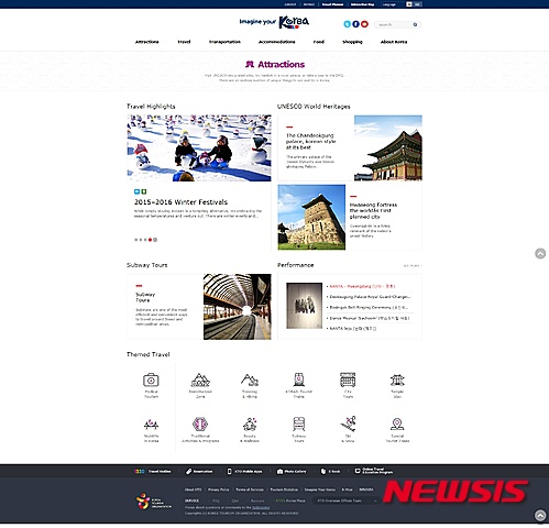 【서울=뉴시스】신효령 기자 = 한국관공공사가 한국관광 해외홍보 사이트(www.visitkorea.or.kr)의 영어·일어·중국어 사이트를 새롭게 개편했다.&nbsp; 관광공사는 "태블릿PC, 스마트폰 등 모바일 기기를 통해 접속하는 사용자들이 증가함에 따라 다양한 스마트 디바이스에서 최적화되도록 반응형 웹 기술을 적용했다"고 밝혔다.&nbsp; 주요 관광 데이터베이스(DB)에 주변 관광지, 숙박, 음식점, 쇼핑정보 등 연계 콘텐츠 제공으로 원하는 관광 정보를 한 페이지에서 조회할 수 있도록 사용자의 정보 접근성을 향상시켰다.&nbsp; 텍스트 및 이미지 크기 확대로 가독성을 높였으며, 외국어 지도 서비스를 강화했다. 기존 영어에 일어와 중국어를 추가했으며, 지도에서 지명 검색뿐만 아니라 원하는 목적지까지 자동차·대중교통·도보 길찾기를 할 수 있게 했다. 또 방문자 성향에 따른 지역 관광정보와 추천코스를 보고 여행계획을 세울 수 있는 '여행 플래너'를 신설했다.&nbsp; 이태혁 관광공사 해외스마트관광팀장은 "외국인 개별 관광객의 다양한 니즈에 부합하는 맞춤형 관광 정보 서비스 제공과 효율적인 한국관광 온라인 마케팅 전개가 가능해졌다"고 전했다.&nbsp; snow@newsis.com 