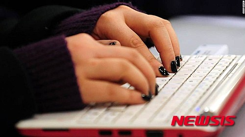 【서울=뉴시스】유럽인권재판소(ECHR)는 특정 조건들이 충족될 경우 고용주가 직원들의 이메일 등을 검사하는 것은 회사의 정당한 권한이라며 지난 2007년 회사의 이메일 검사로 회사 업무용 메일을 개인 용도로 사용한 것과 관련 해고된 루마니아 남성이 제기한 해고 무효 소송을 기각했다. <사진 출처 : CNN 웹사이트> 2016.1.14