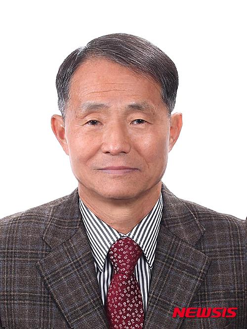 【천안=뉴시스】이종익 기자 = 충남 천안시는 설상원씨가 26대 천안시테니스협회장으로 취임했다고 17일 밝혔다. 2016.01.17. (사진=천안시 제공)&nbsp; photo@newsis.com