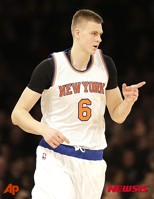【AP=뉴시스】미국프로농구(NBA) 뉴욕 닉스의 신인 포워드 크리스탑스 포르징기스. 2016.1.21.