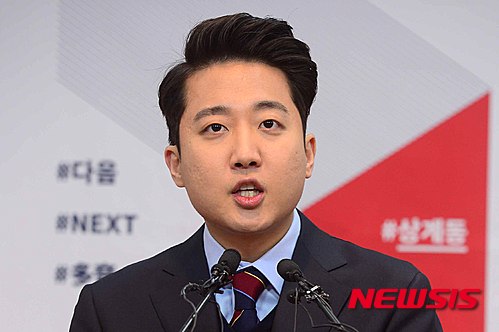 【서울=뉴시스】전신 기자 = 새누리당 이준석 전 비상대책위원이 24일 서울 여의도 새누리당사에서 기자회견을 열고 20대 총선에서 서울 노원병에 출마하겠다고 공식 선언하고 있다. 2016.01.24.&nbsp; photo1006@newsis.com 