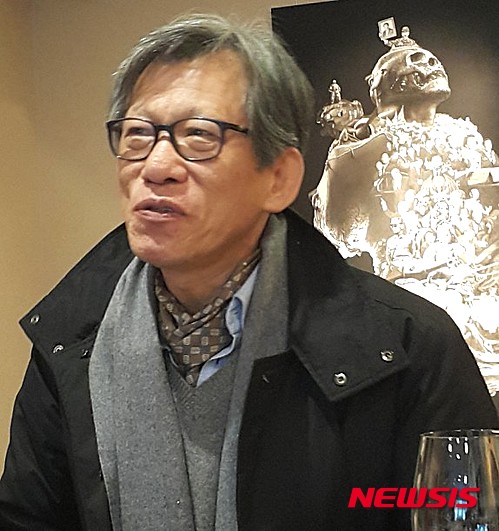 【서울=뉴시스】박현주 기자= 유홍준 명지대 석좌교수가 80년대 함께 했던 민중미술 작가들을 이야기하고 있다.