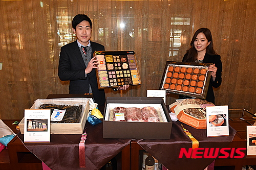 【울산=뉴시스】배병수 기자 = 롯데호텔 울산점이 '설날 명품 선물세트'를 호텔 1층 로비 특설공간에서 판매한다고 27일 밝혔다. 2016.01.27.&nbsp;&nbsp;&nbsp;&nbsp;&nbsp; bbs@newsis.com