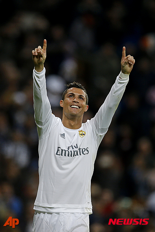 Real Madrid's Cristiano Ronaldo celebrates after scoring his side's fifth goal during the Spanish La Liga soccer match between Real Madrid and Espanyol at the Santiago Bernabeu stadium in Madrid, Sunday, Jan. 31, 2016. Ronaldo scored a hat-trick in Real Madrid's 6-0 victory. (AP Photo/Francisco Seco)