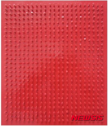 【서울=뉴시스】프랑스 작가 베르나르 오베르텡은 붉은색이 강조된 모노크롬 회화로 알려져있다.