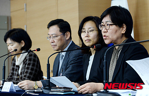 【서울=뉴시스】박주성 기자 = 정은경 질병관리본부 긴급상황센터장이 2일 오전 서울 세종로 정부서울청사 브리핑룸에서 지카바이러스 관련 국내 상황 및 대응 조치를 발표하고 있다. 2016.02.02.&nbsp;&nbsp; park7691@newsis.com