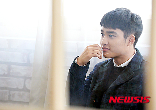 【서울=뉴시스】박주성 기자 = 영화 '순정'에서 범실 역을 맡은 배우 도경수(엑소 디오)가 2일 오후 서울 종로구 삼청동 한 카페에서 뉴시스와 인터뷰 전 포즈를 취하고 있다.  2016.02.02.   park7691@newsis.com