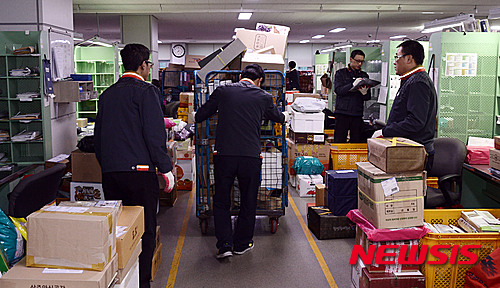 사람잡는 노동강도 집배원의 눈물…공상·산재 승인 '깐깐'