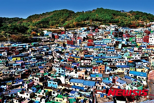【서울=뉴시스】한국의 '마추피추'로 불리는 부산 감천문화마을. 