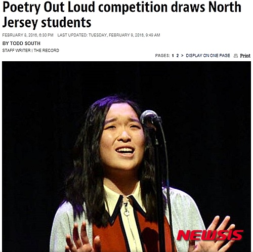 【뉴욕=뉴시스】노창현 특파원 = 시낭송대회에서 우승한 한인 여고생을 미국의 언론이 크게 보도해 눈길을 끌고 있다. 뉴저지 최대신문 레코드지는 9일 올드태판고 10학년 최한내(15 클레어 최)양이 버겐퍼포밍아트센터에서 열린 시 낭송 대회 'Poetry Out Loud' 북부 뉴저지 결승에서 우승을 차지했다고 전했다. 최 양은 최양은 버겐과 패세익, 허드슨 등 3개 카운티 대표로 선발돼 3월 뉴저지주 결승에 출전한다. 최양은 김은주 전 뉴욕한인교사회장의 쌍둥이 딸 중 둘째로 학교 앨범 디자인 대회에서 2년연속 우승하고 포스터 컨테스트에서도 단골로 수상하는 등 각종 경연에서 다양한 수상경력을 자랑한다. 2016.02.11.&nbsp; robin@newsis.com