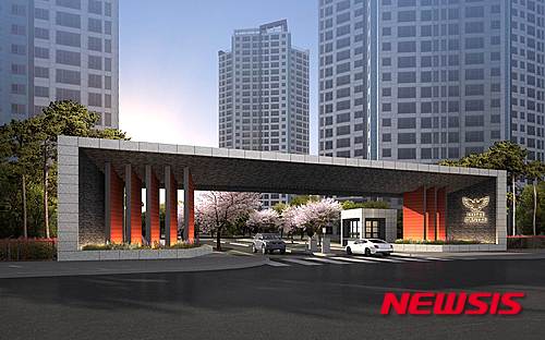 【서울=뉴시스】김민기 기자 = 롯데건설이 1999년 '롯데캐슬'이라는 아파트 브랜드를 내놓은 이후 17년 만에 브랜드 로고(BI)와 디자인을 대폭 교체한다.&nbsp; 롯데건설은 롯데캐슬이 기존의 고전적이며 화려한 이미지를 벗고, 클래식하지만 진화된 형태의 세련되면서 실용적인 디자인을 선보인다고 15일 밝혔다. 