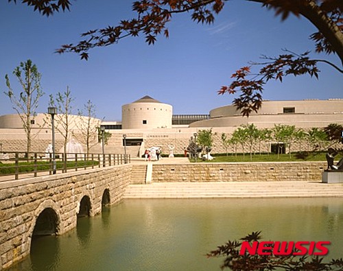 【서울=뉴시스】국내 처음으로 건물 전체를 화강석으로 지어진 국립현대미술관 과천관