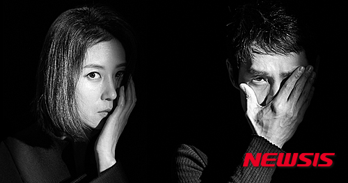 【서울=뉴시스】이재훈 기자 = 작가 김영하(48)의 소설 '빛의 제국'은 전반적으로 안개가 지배한다. 경계에 선 인물들의 개인사와 현대사가 씨줄과 날줄로 얽히며 잘라말하기 힘든, 흐릿한 정서들이 모자이크처럼 엮인다.  2005년 어느 날 아침, 서울로 남파된 스파이 '김기영'에게 모든 것을 정리하고 평양으로 귀환하라는 명령이 떨어지면서 벌어지는 이야기다. 그에게 남은 시간은 단 24시간. 21년 북한, 21년을 한국에서 살아온 기영은 두 경계에 걸쳐 무수한 정체성을 가지고 있다.  realpaper7@newsis.com 