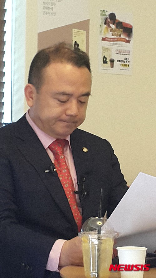 【서울=뉴시스】박현주 기자= 이우환 화백 대리인 최순용 변호사.