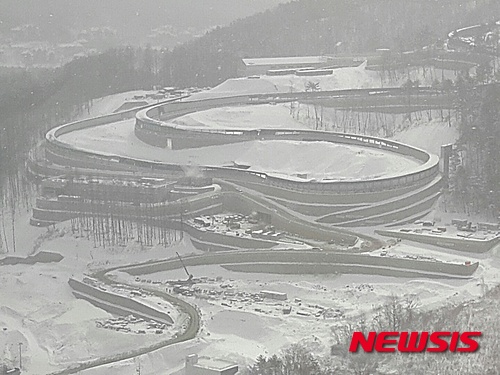 【서울=뉴시스】최현 기자 = 2018 평창 동계올림픽 및 장애인동계올림픽대회 조직위원회는 29일 강원도 평창 알펜시아 슬라이딩센터 미디어공개 행사를 개최했다. 사진은 알펜시아 슬라이딩센터 전경. 2016.02.29&nbsp; photo@newsis.com