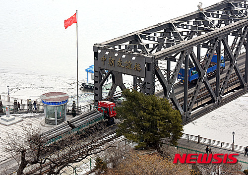 중국, 1~9월 대북 무역액 1조8200억원 59%↓..."북한 수출 90% 급감"