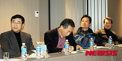 【제주=뉴시스】 고동명 기자 = 3일 오후 제주시 신라스테이 호텔에서 열린 서울구청장협의회 위크숍에서 참가자들이 특강을 듣고 있다.2016.03.03. kdm80@newsis.com