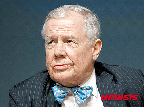  【서울=뉴시스】세계 3대 투자자 중 하나로 꼽히는 짐 로저스 ‘로저스홀딩스’ 회장은 4일(현지시간) 블룸버그TV와의 인터뷰에서&nbsp; 1년 안에 미국이 100% 경기불황에 빠질 것이라고 경고했다. <출처: 구글> 2016.03.05